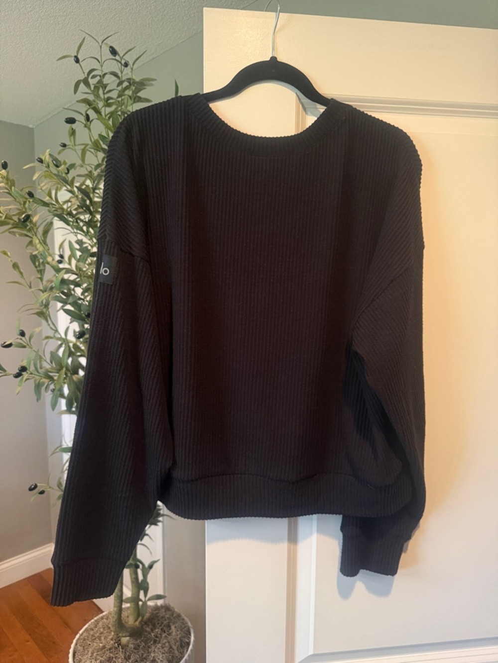 Alo Yoga Muse Set - Pullover and Wide Leg Pants - Picture 5 of 6